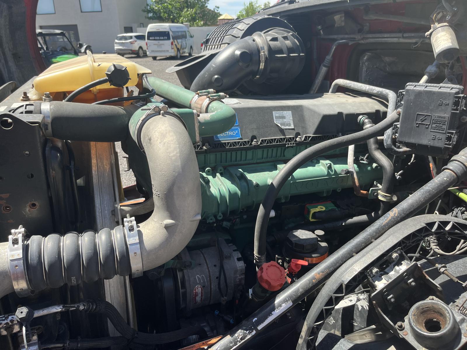 ./imagenes/INVOICE/2019/16570/VOLVO VNL64T670 (2).JPG